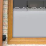 Fensterfolie mit antiker Bordüre