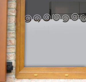Fensterfolie mit Spiralenbordüre